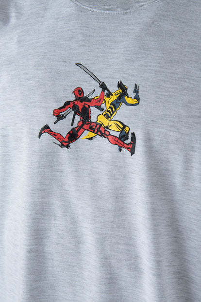  POLERA  DE DEADPOOL GRIS JASPE CUELLO REDONDO GÉNERO NEUTRO