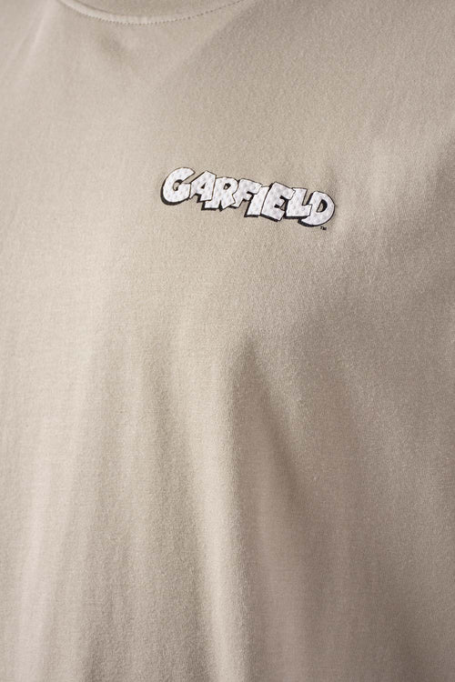 Card slide image -  POLERA  DE GARFIELD REGULAR FIT VERDE ACEITUNA PARA HOMBRE
