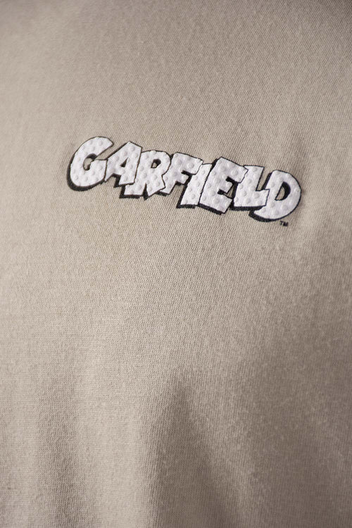 Card slide image -  POLERA  DE GARFIELD REGULAR FIT VERDE ACEITUNA PARA HOMBRE