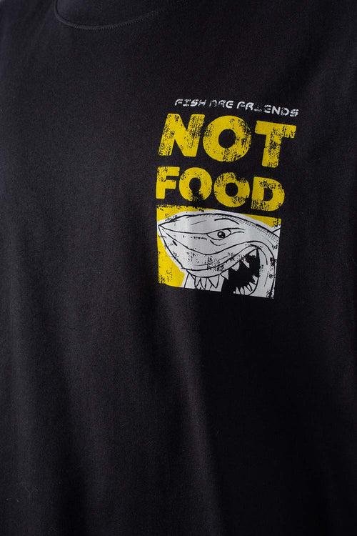 Card slide image -  POLERA DE BRUCE OVERSIZED FIT PARA HOMBRE