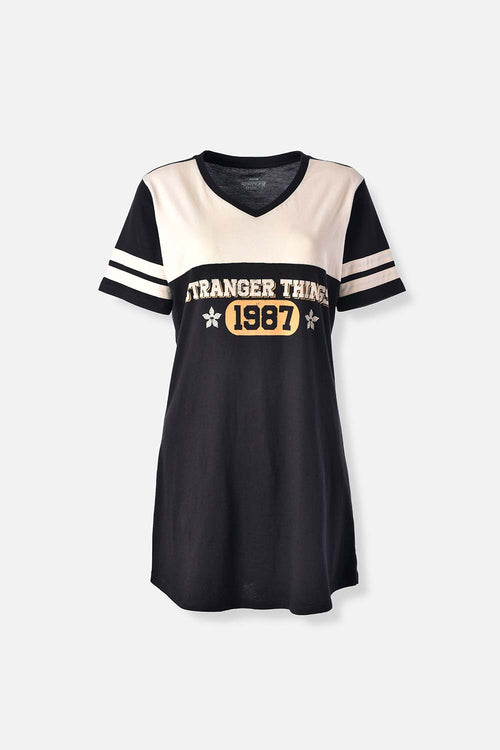 Card slide image -  PIJAMA DE STRANGER THINGS PANTALON CORTO PARA MUJER