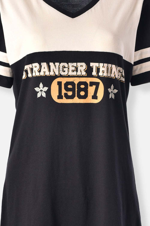 Card slide image -  PIJAMA DE STRANGER THINGS PANTALON CORTO PARA MUJER