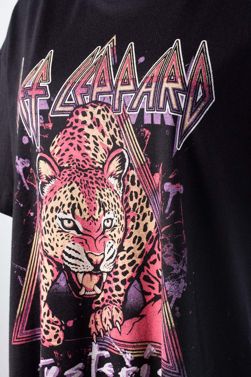 Card slide image -  POLERA DE DEF LEPPARD RELAX FIT PARA MUJER