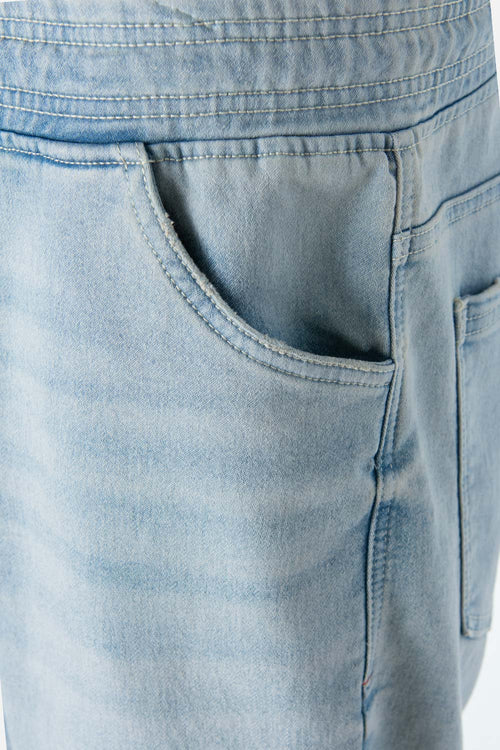 Card slide image -  JOGGER DE MOVIES EN DENIM TONO MEDIO CON ELÁSTICO EN CINTURA PARA HOMBRE
