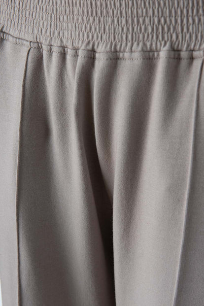  JOGGER DE MOVIES CON BOLSILLOS TAUPE PARA MUJER