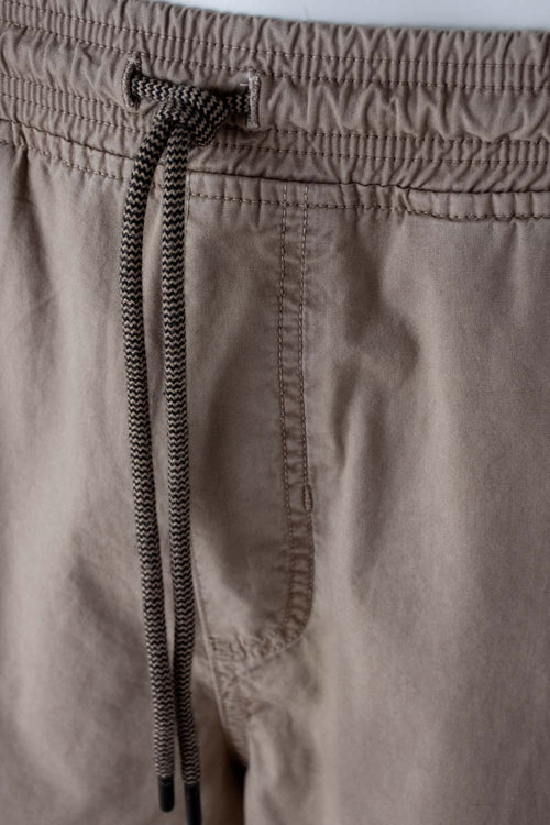 Card slide image -  BERMUDA DE MOVIES TAUPE TIPO CARGO PARA HOMBRE