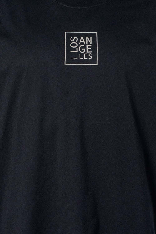 Card slide image -  POLERA  DE MOVIES NEGRA ESTAMPADA EN ESPALDA PARA HOMBRE