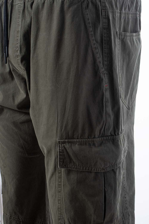 Card slide image -  JOGGER DE MOVIES CON BOLSILLOS VERDE MILITAR PARA HOMBRE