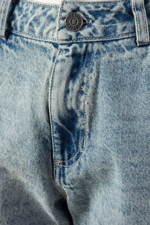 Card slide image -  SHORT DE MOVIES EN DENIM PARA MUJER